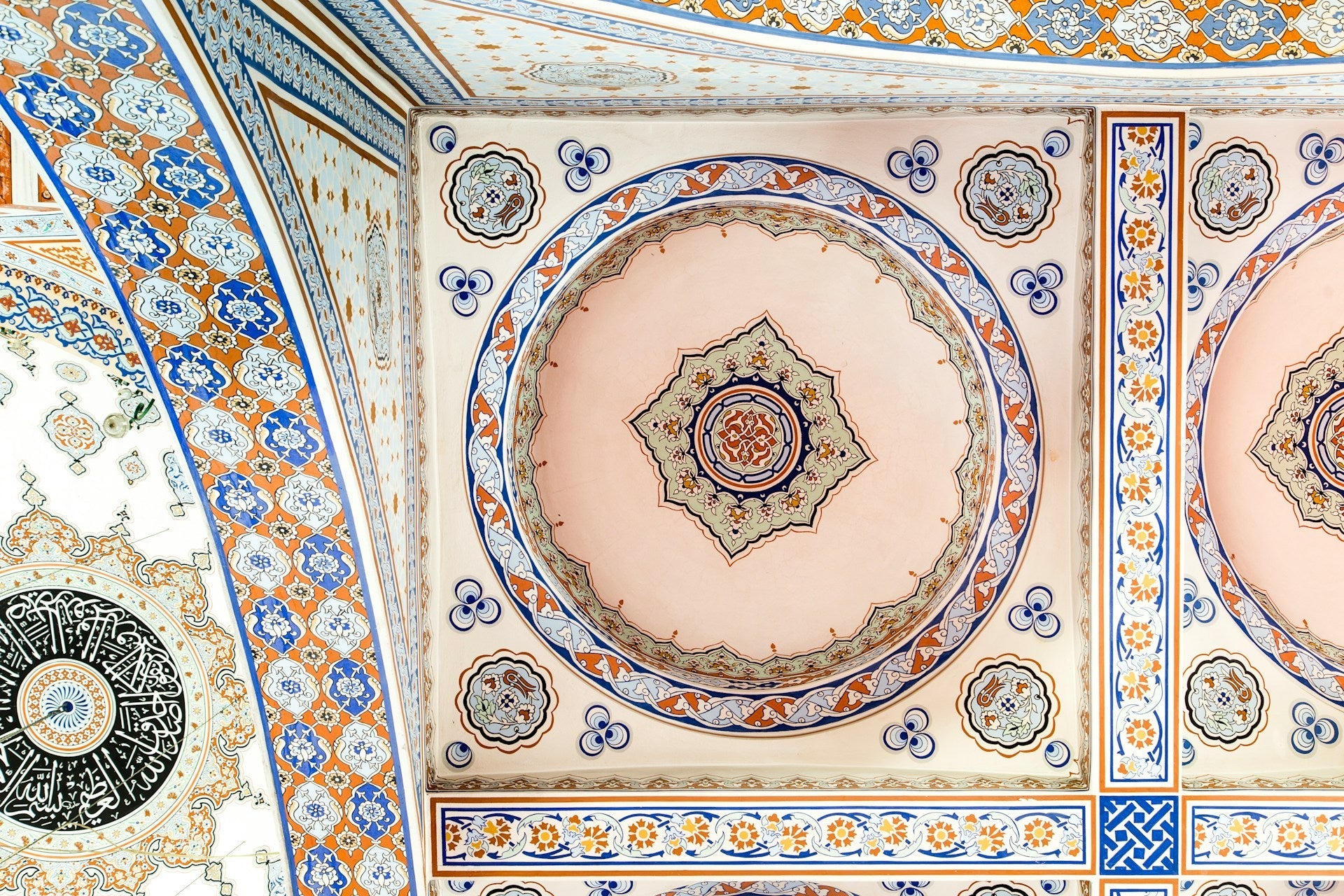 A Breakdown of Modern Islamic Wall Art Decor