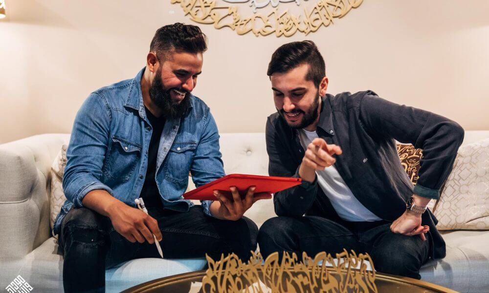 Syed Rahman from Modern Wall Art gets featured in Voyage Chicago