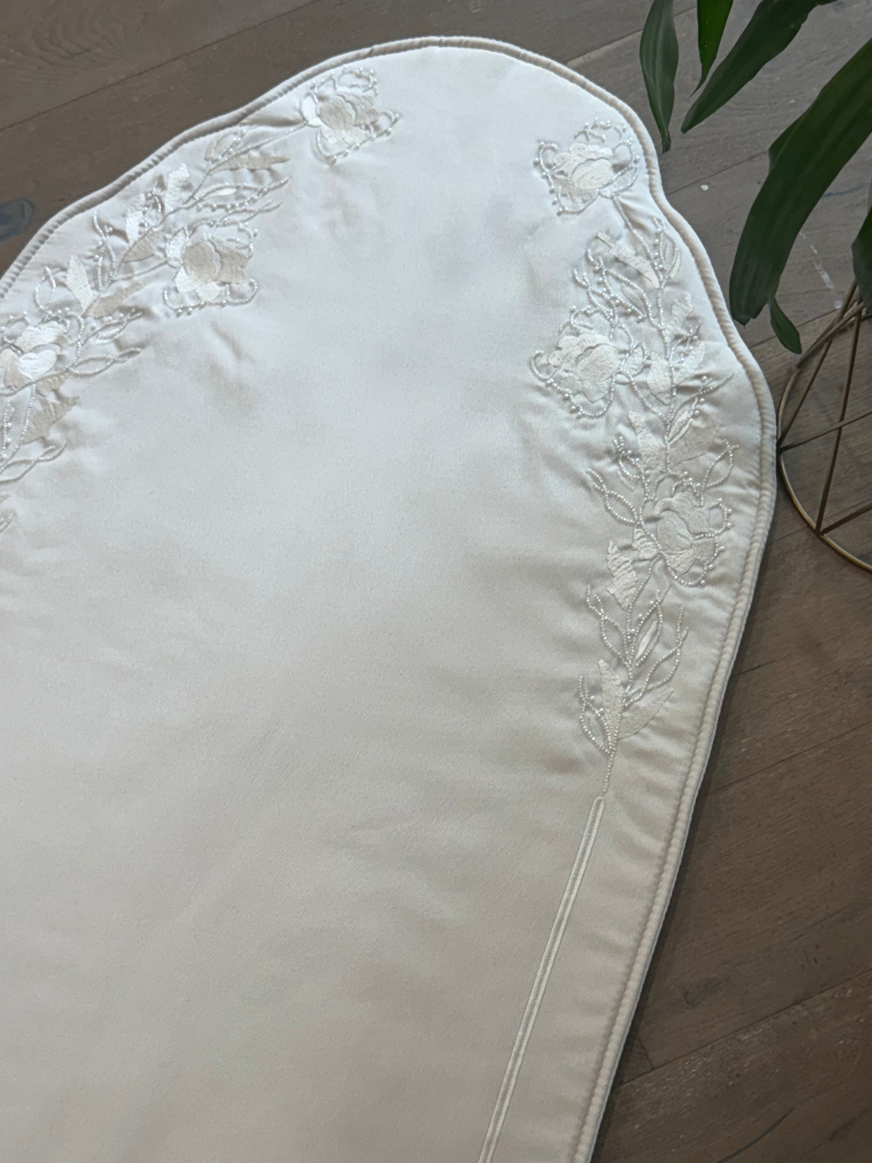 Linen Prayer Mat with Floral Embroidery and Beads – Islamic Prayer Rug