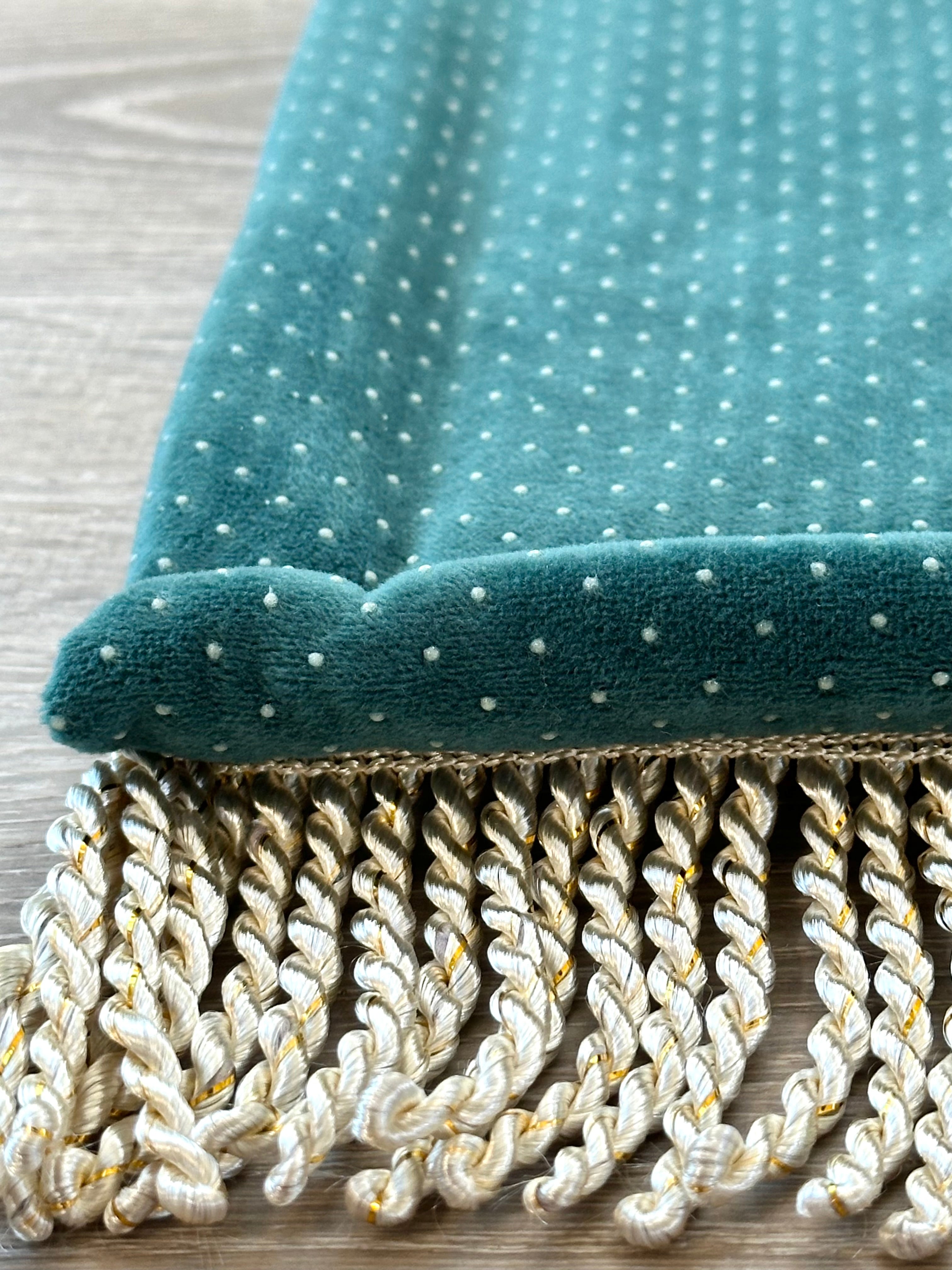 Large Seashell Design Luxury Prayer Mat – Soft Padded Islamic Rug with Tote Bag (Anti-Slip)