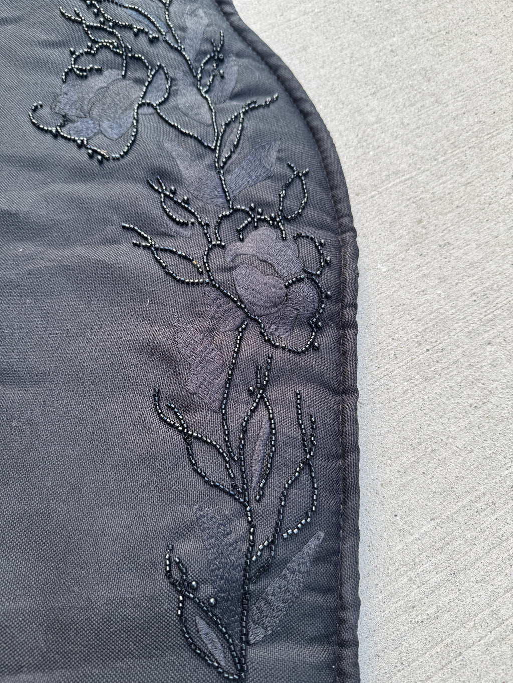 Linen Prayer Mat with Floral Embroidery and Beads – Islamic Prayer Rug