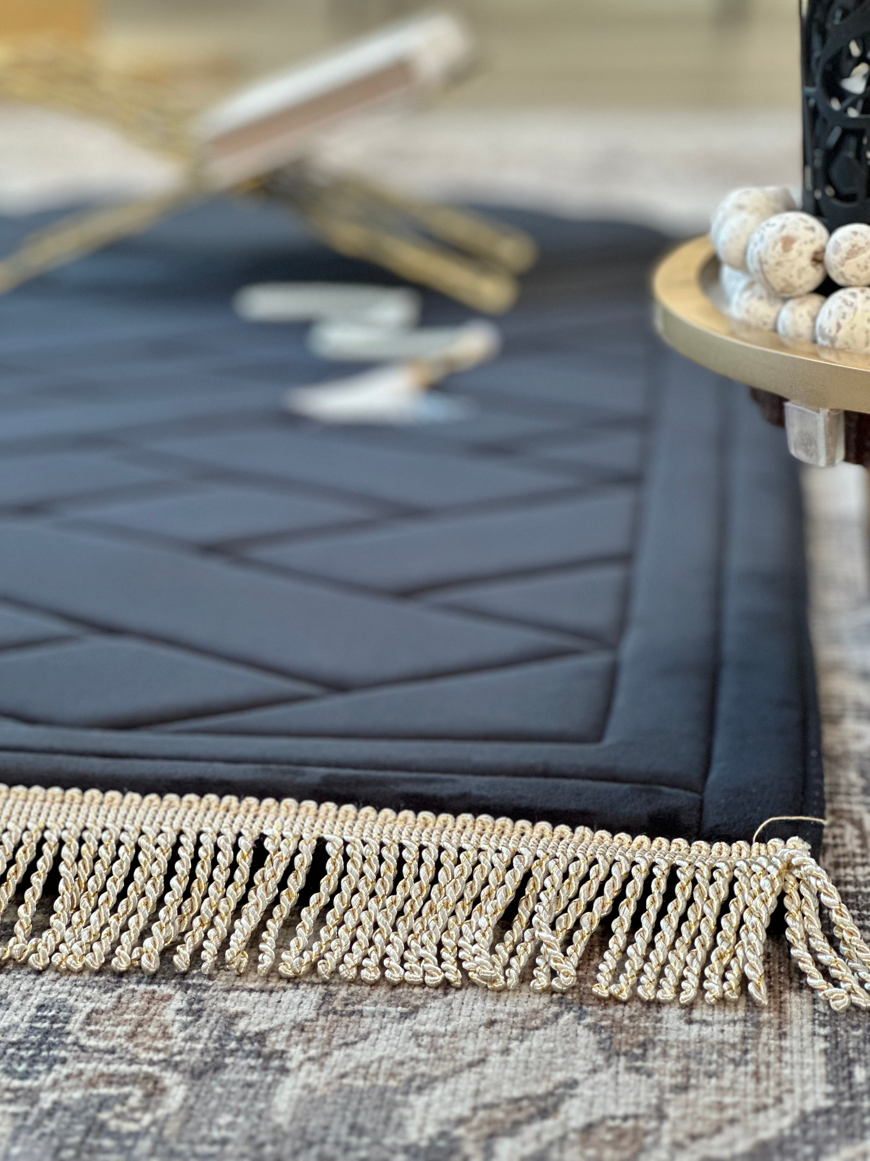 Large Seashell Design Luxury Prayer Mat – Soft Padded Islamic Rug with Tote Bag (Anti-Slip)