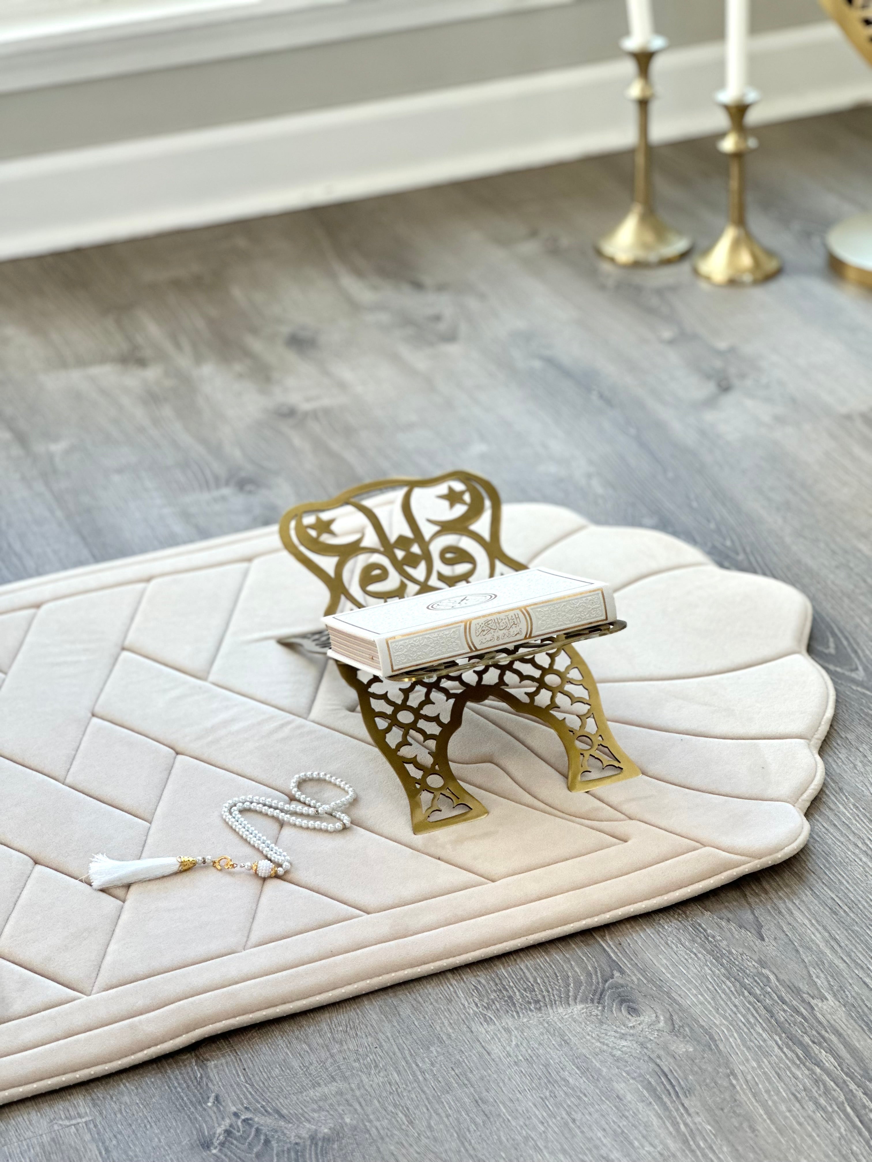 Large Seashell Design Luxury Prayer Mat – Soft Padded Islamic Rug with Tote Bag (Anti-Slip)