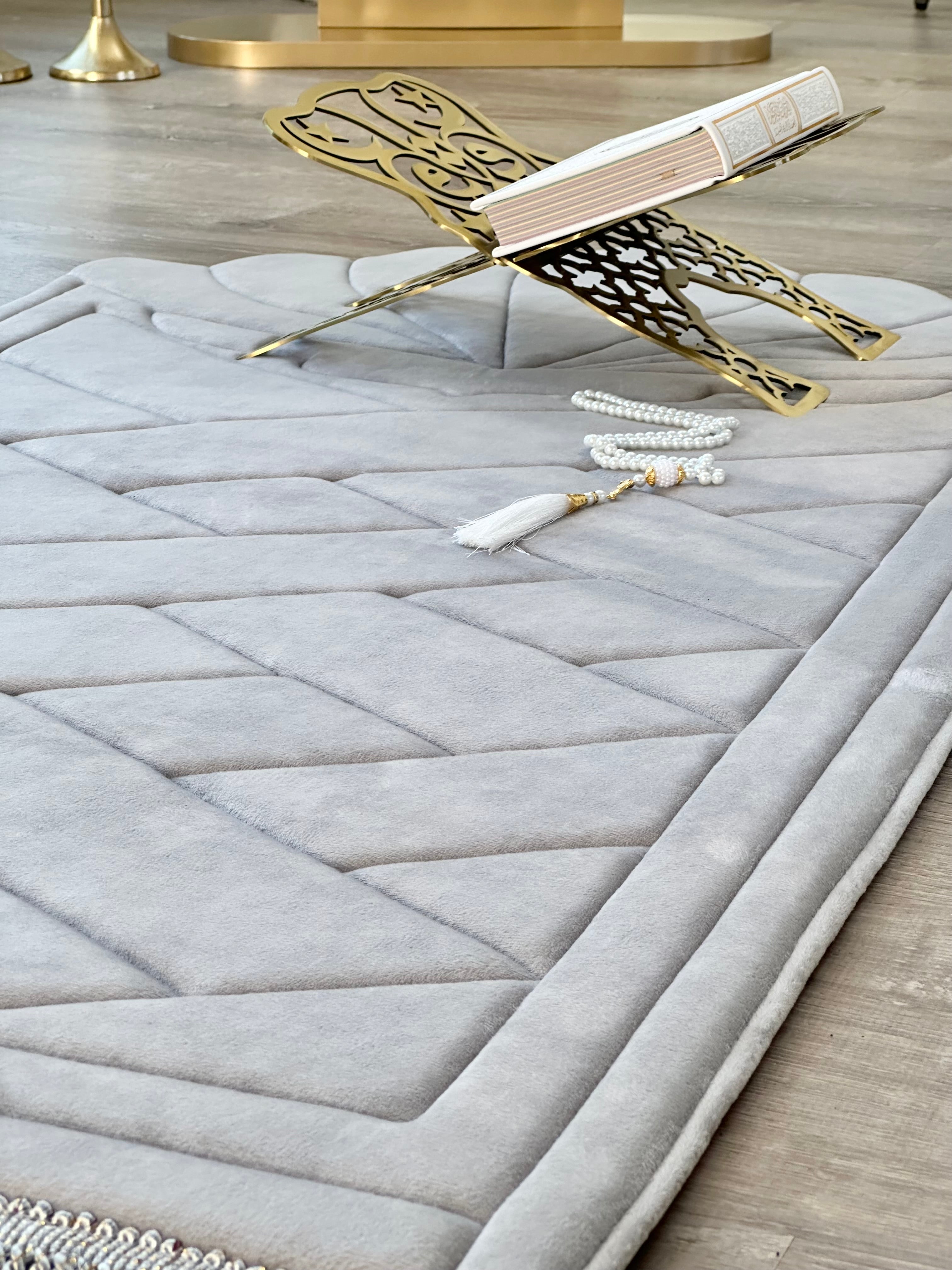 Large Seashell Design Luxury Prayer Mat – Soft Padded Islamic Rug with Tote Bag (Anti-Slip)