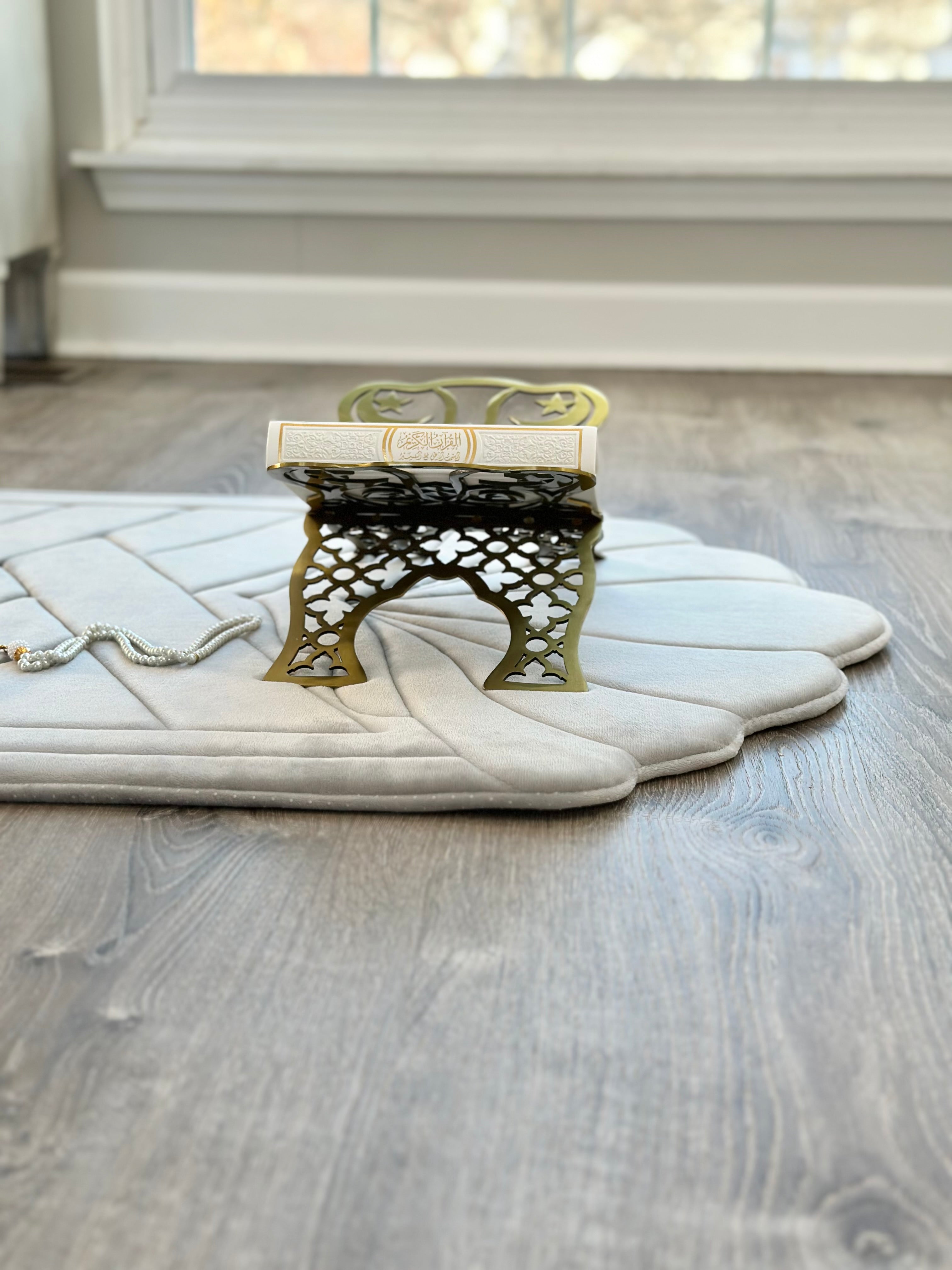 Large Seashell Design Luxury Prayer Mat – Soft Padded Islamic Rug with Tote Bag (Anti-Slip)