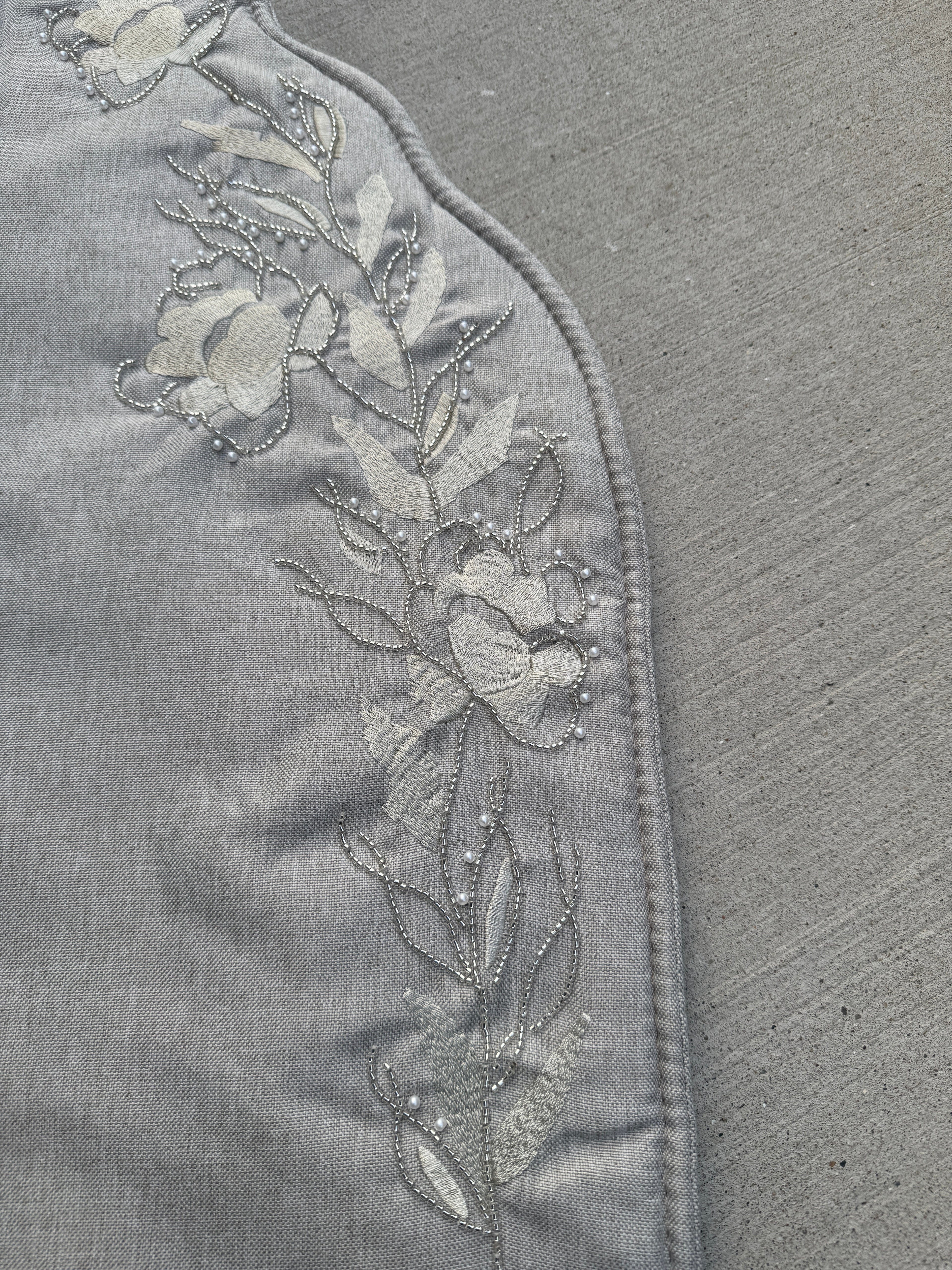 Linen Prayer Mat with Floral Embroidery and Beads – Islamic Prayer Rug