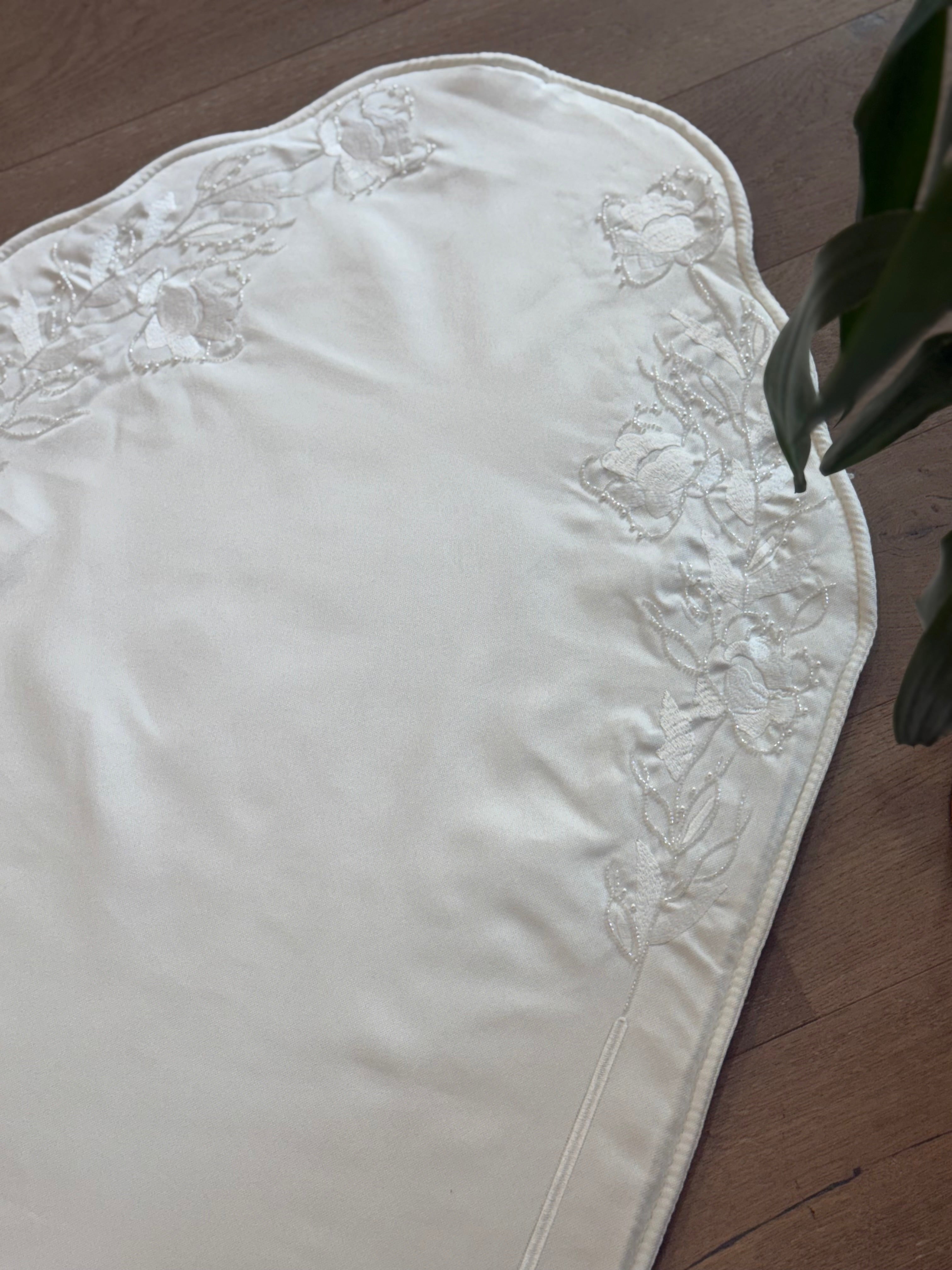 Linen Prayer Mat with Floral Embroidery and Beads – Islamic Prayer Rug