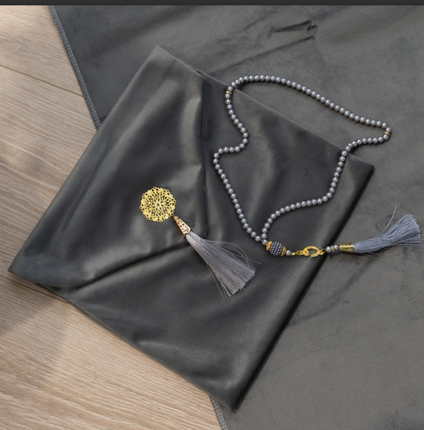 Travel Prayer Mat with Prayer Beads and pouch.