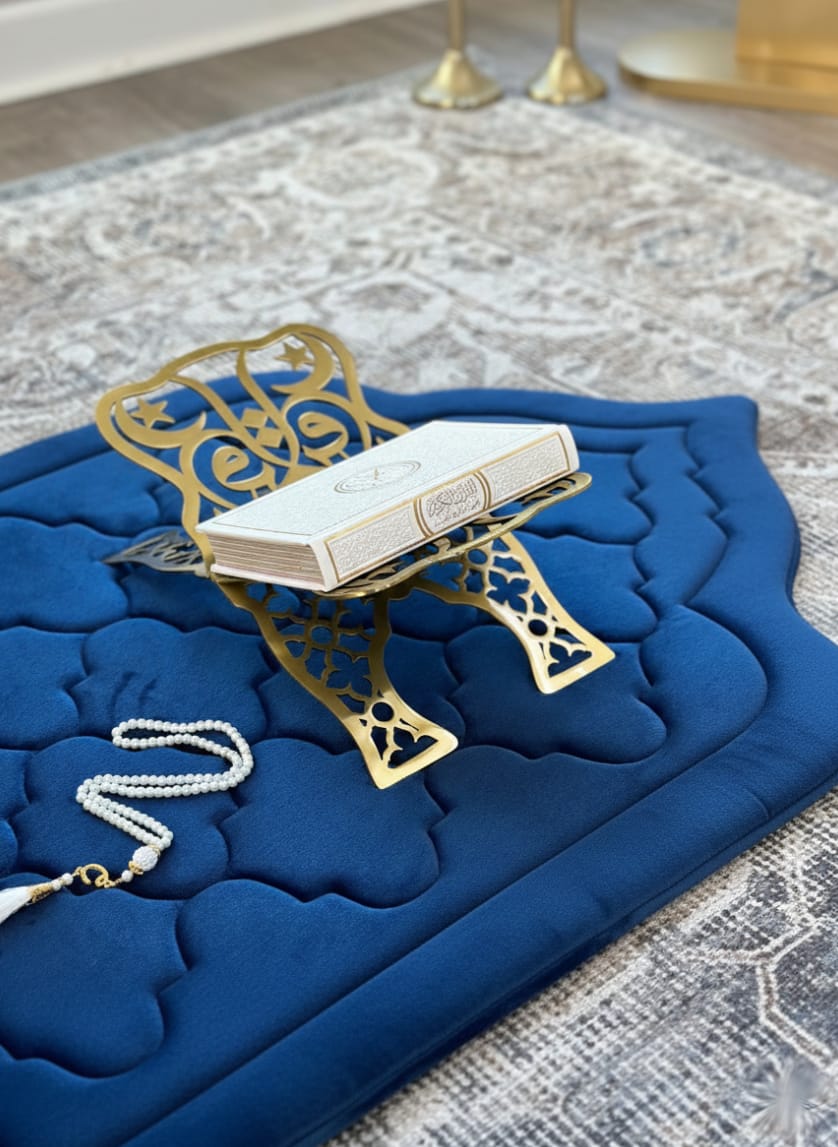 Luxury Padded Anti Slip Moroccan (Adult) Prayer Mat – Soft Islamic Rug with Carrying Case