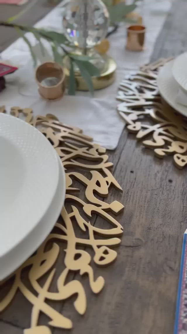 Arabesque Wooden Calligraphic Placemats chargers set